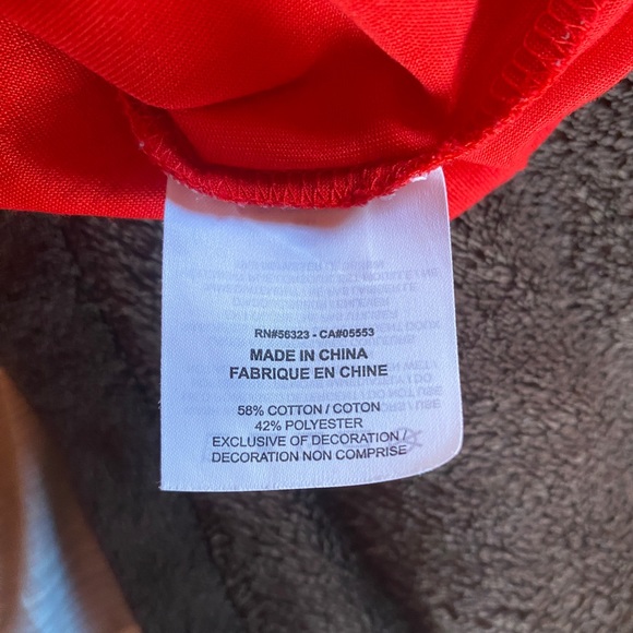 The Nike Tee Dri-Fit Red Swoosh Logo - Picture 4 of 7